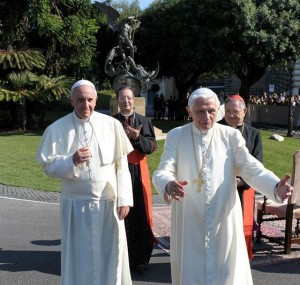 Francisco junto a Benedicto XVI